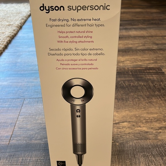 Dyson Supersonic Hair Dryer w/ magnetic attachments main image 6